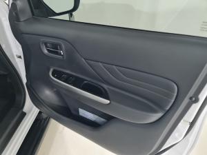 Mitsubishi Triton 2.4DI-D double cab 4x4 auto - Image 19