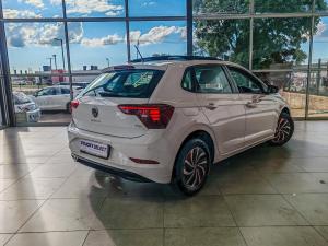 Volkswagen Polo hatch 1.0TSI Life auto - Image 3