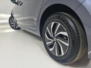 Volkswagen Polo hatch 1.0TSI Life auto - Image 9