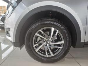 Mahindra XUV700 2.0T AX5 - Image 10