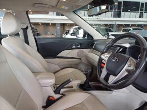 Mahindra XUV300 1.5TD W8 - Image 10