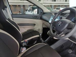 Renault Triber 1.0 Life - Image 11
