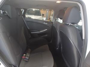 Hyundai Accent hatch 1.6 Fluid - Image 14