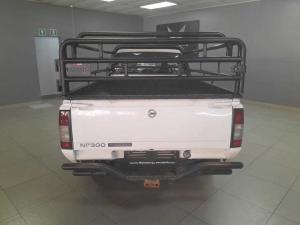 Nissan Hardbody NP300 2.5 TDi LWB 4X4S/C - Image 4