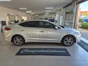 Hyundai Elantra 1.6 Executive - Image 8