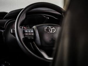 Toyota Hilux 2.4GD-6 double cab 4x4 Raider manual - Image 17