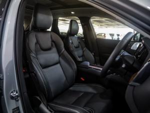 Volvo XC60 T8 Recharge AWD Ultimate Dark - Image 12