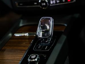 Volvo XC60 T8 Recharge AWD Ultimate Dark - Image 15