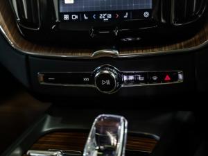 Volvo XC60 T8 Recharge AWD Ultimate Dark - Image 16