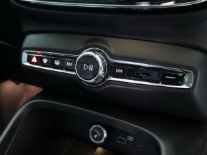 Volvo XC40 B4 Plus Dark - Image 24
