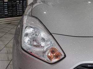 Suzuki Swift 1.2 GLX auto - Image 16