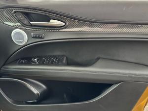 Alfa Romeo Stelvio Quadrifoglio Q4 - Image 12