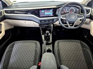 Volkswagen Polo sedan 1.6 Life manual - Image 12