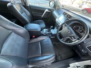 Toyota Land Cruiser Prado 4.0 VX - Image 15