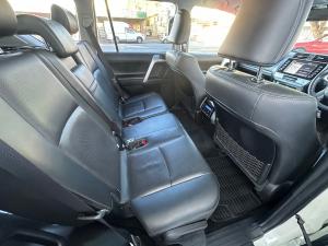 Toyota Land Cruiser Prado 4.0 VX - Image 16