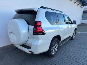Toyota Land Cruiser Prado 4.0 VX - Image 2
