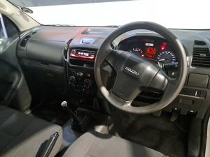 Isuzu D-Max Gen 6 250 single cab Fleetside safety - Image 9