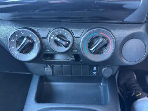 Toyota Hilux 2.4GD-6 Xtra cab Raider manual - Image 15