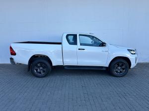 Toyota Hilux 2.4GD-6 Xtra cab Raider manual - Image 3