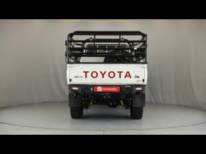 Toyota Land Cruiser 79 4.5D-4D V8 single cab LX - Image 5