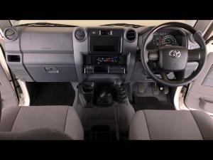 Toyota Land Cruiser 79 4.5D-4D V8 single cab LX - Image 6