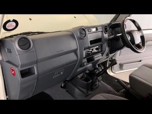 Toyota Land Cruiser 79 4.5D-4D V8 single cab LX - Image 7
