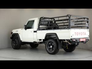 Toyota Land Cruiser 79 4.5D-4D V8 single cab LX - Image 8