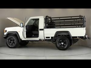 Toyota Land Cruiser 79 4.5D-4D V8 single cab LX - Image 11