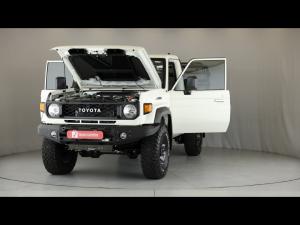 Toyota Land Cruiser 79 4.5D-4D V8 single cab LX - Image 13