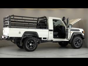 Toyota Land Cruiser 79 4.5D-4D V8 single cab LX - Image 16