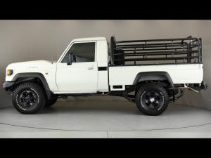 Toyota Land Cruiser 79 4.5D-4D V8 single cab LX - Image 17