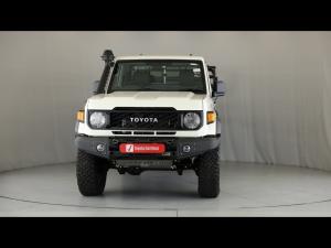 Toyota Land Cruiser 79 4.5D-4D V8 single cab LX - Image 4