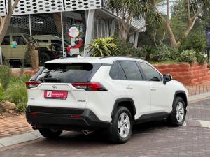 Toyota RAV4 2.0 GX auto - Image 2
