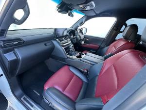 Toyota Land Cruiser 300 3.5T ZX - Image 9