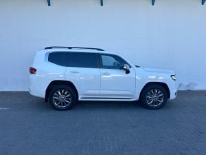 Toyota Land Cruiser 300 3.5T ZX - Image 4