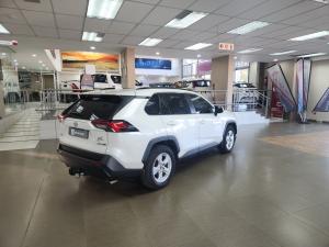 Toyota RAV4 2.0 GX auto - Image 2