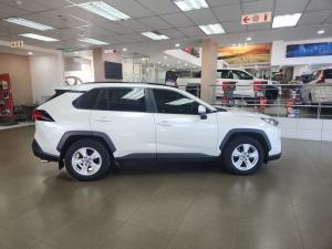 Toyota RAV4 2.0 GX auto - Image 3