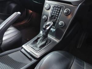 Volvo V40 Cross Country T4 Momentum auto - Image 12