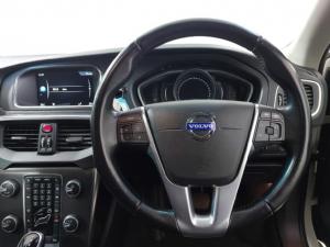 Volvo V40 Cross Country T4 Momentum auto - Image 13