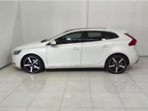 Volvo V40 Cross Country T4 Momentum auto - Image 2