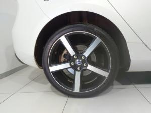 Volvo V40 Cross Country T4 Momentum auto - Image 9