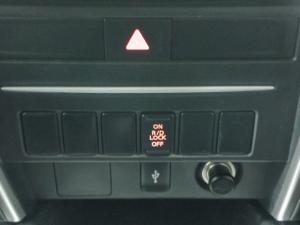 Mitsubishi Triton 2.4DI-D double cab Athlete 4x4 - Image 9