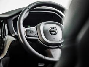 Volvo XC60 B5 AWD Essential - Image 17