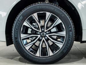 Volvo XC60 B5 AWD Essential - Image 4