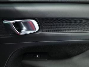 Volvo XC40 B4 Plus Dark - Image 14