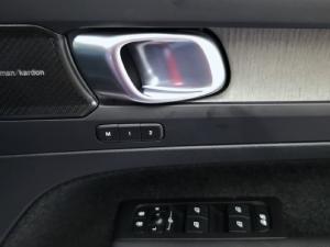 Volvo XC40 B4 Plus Dark - Image 25