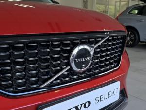 Volvo XC40 B4 Plus Dark - Image 4
