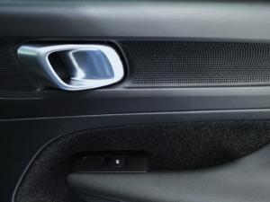 Volvo XC40 B4 Ultimate Dark - Image 12