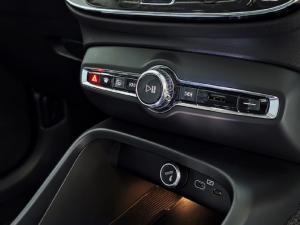 Volvo XC40 B4 Ultimate Dark - Image 19