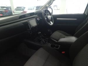 Toyota Hilux 2.4GD-6 single cab 4x4 Raider manual - Image 11